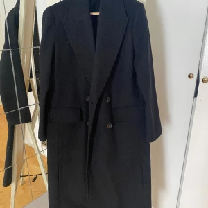 Kappa från Gina tricot - Kappa från Gina tricot fint skick, anvönd ett fåtal gånger. Stl Xs men skulle säga att den passar upp till en M😃 Köparen står för frakten 