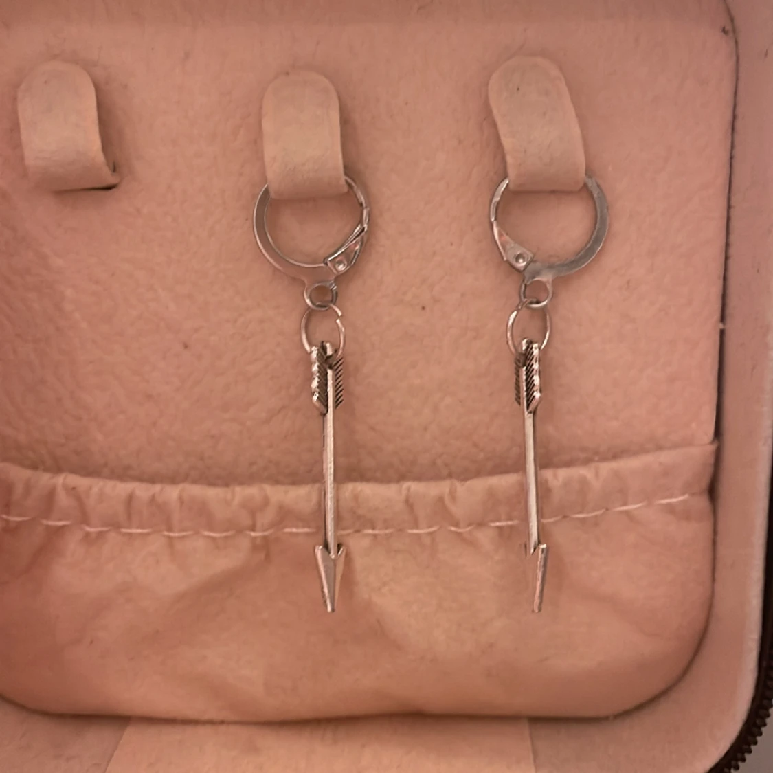 Pil örhängen  - 90