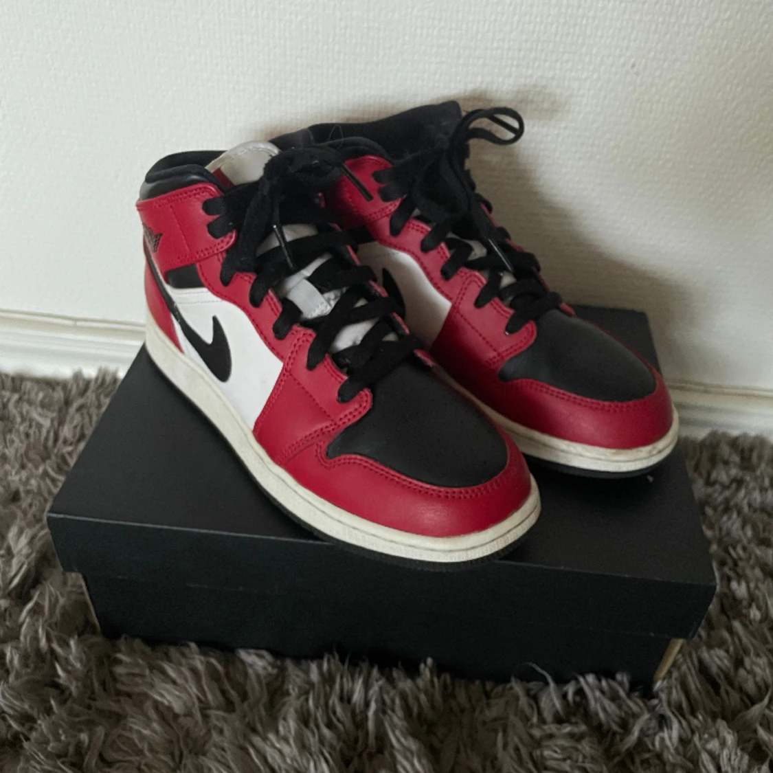 Air Jordan 1 Chicago Mid Black Toe - 90