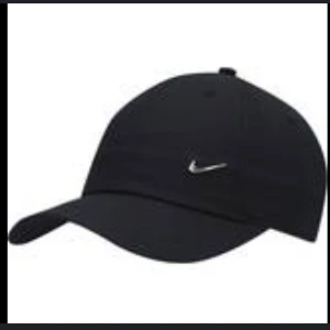 Hej nu Säljer jag en Nike Keps jag Har Typ inte användit Kepsen  - Jag har Typ inte användit Kepsen för att jag har Köpt en ny Keps 