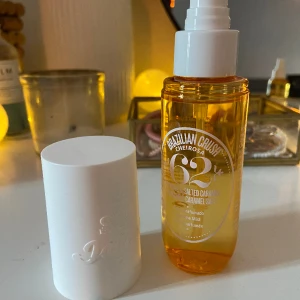 Sol de Janeiro nr62 bodymist  - Säljer en helt ny Sol de Janeiro bodymist nr 62, 90ml. Har endast testat med ett spray för doftkontroll men tyvärr var den inget för mig!  Säljer den för 160, nypris på kicks är 249kr. Använd gärna ”Köp nu” knappen! 🤍