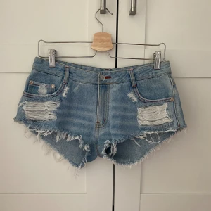 Lågmidjade jeansshorts - Jätte fina Lågmidjade jeansshorts, perfekta till sommaren❤️