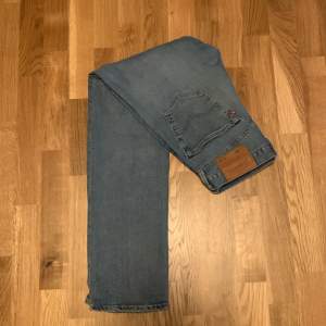 Levis jeans 501 som är storlek 28,32 och är i jätte bra skick
