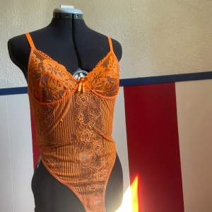 Super fin mesh body/lingerie i en unik orange färg! 