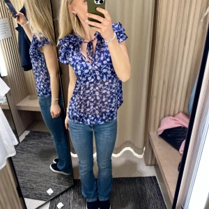 Mango blus - Väldigt fin blus från mango! Knappt använd och säljs inte längre.