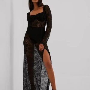 Festklänning säljes - Säljer denna fina klänning som endast är använd en gång. Storlek 36!