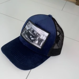 Sayless velvet keps - Säljer nu min sayless keps för används inte. Köptes för 350kr på Sayless hemsida och säljer för 200kr. Nyskick som sagt har inte använts. Justerbar storlek