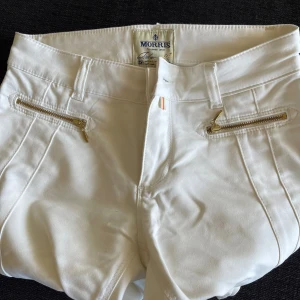Morris chinos - Nyskick endast testade för liten för mig. Står strl 36 men skulle säga 34. Priset står fast! 