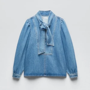 SÖKER - Hej! Söker någon ut av dessa jeans denim topp blus ifrån zara. Om du har en och skulle kunna tänka dig sälja till mig hör av er!! 🙏🏽💕❣️🙈