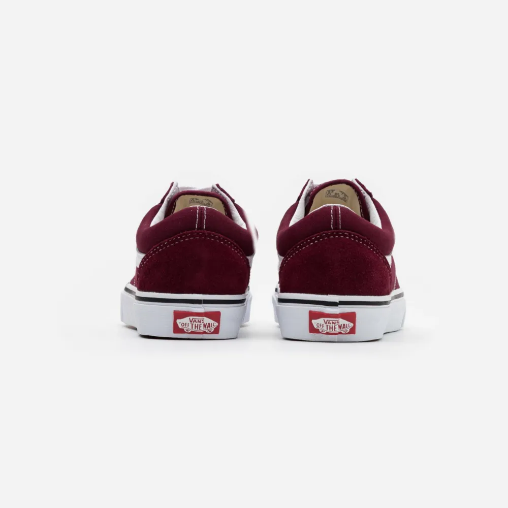 säljer mina helt  vans skor då de aldrig kommit till någon användning💘. Kengät.