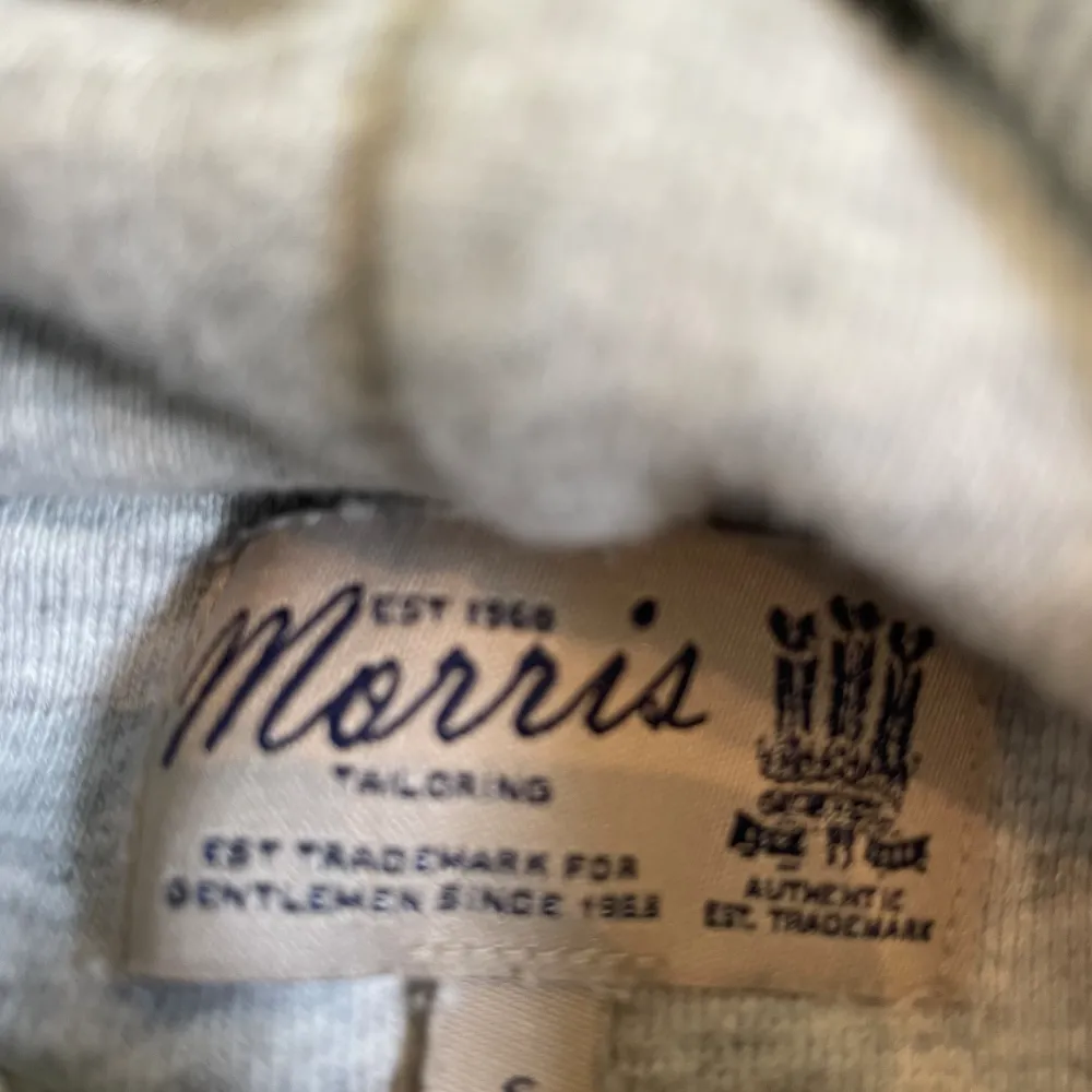 Tjena! Säljer nu denna riktigt snygga hoodien ifrån märket Morris! Hoodien är i storlek S. Skicket är 9,5/10, oerhört bra skick! Nypriset är 1500kr! Vid fler frågor eller andra funderingar är det bara att höra av sig!🙌. Hoodies.