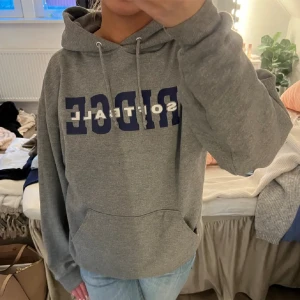Hoodie - Köpt på beyond retro 💕