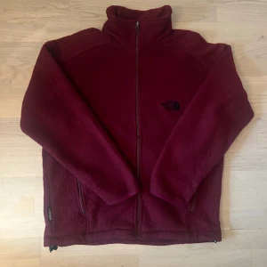 The north face fleece  - Superfin fleece som är vintage men k jättebra skick 