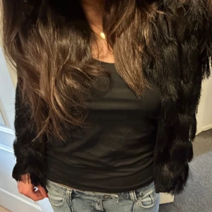 Snygg kofta  - Helt oanvänd kofta med fransar som dock är köpt från Vinted men helt utan defekter!❤️