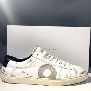 Oliver Cabells  - 7/10 Skic  Box och påse ingår  Dem är äkta Buda på 🦩🦩🦩