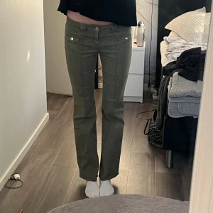 H&M lågmidjade jeans - Jeans från H&M.