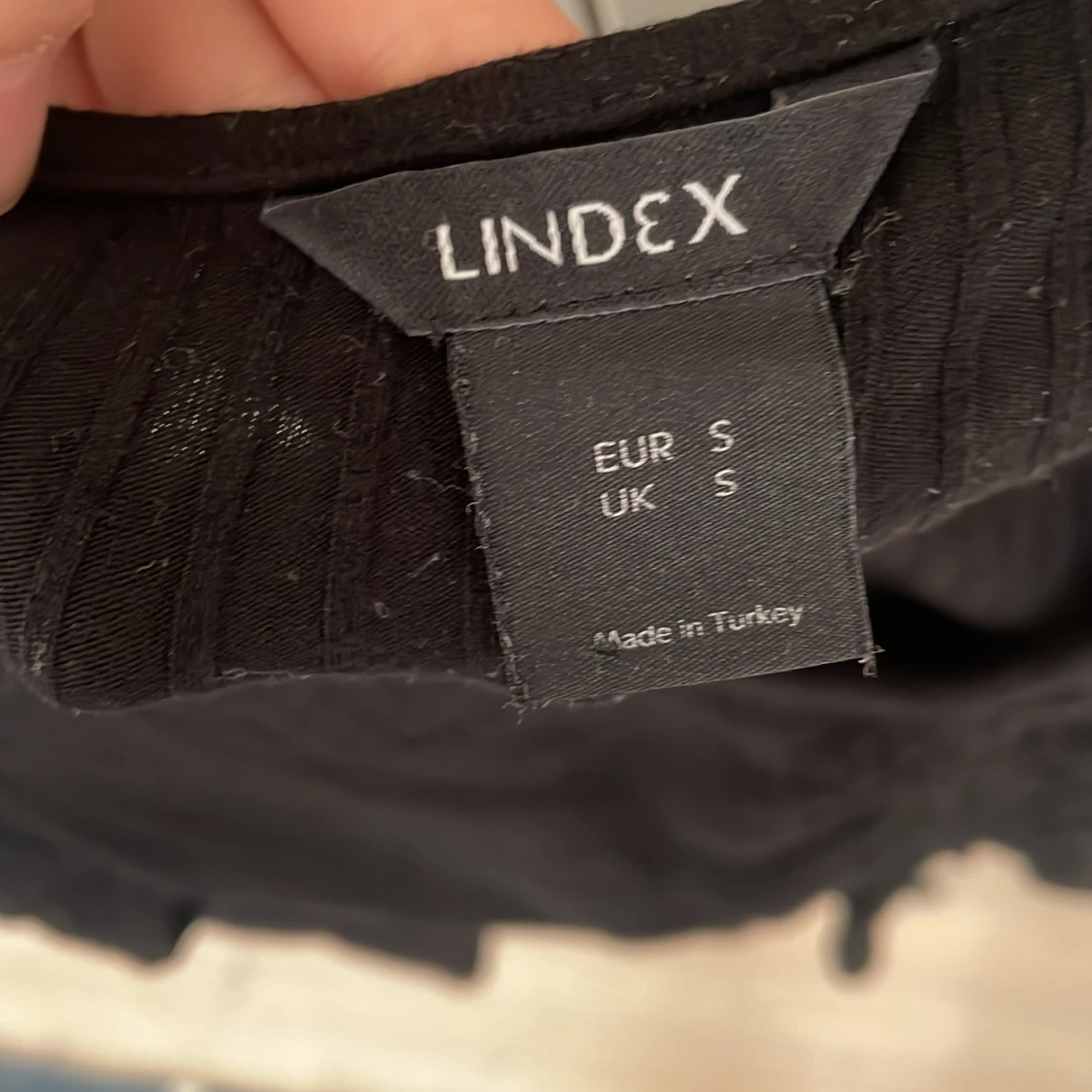 Svart ribbad tröja - 92