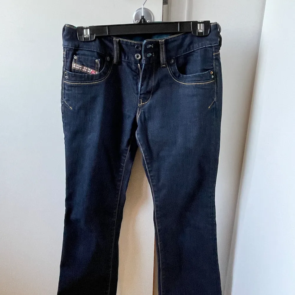 Jeans från diesel, samma modell som på första bilden.. Jeans & Byxor.