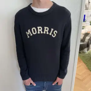 Vi säljer nu denna sjukt snygga Morris tröjan! Inga som helst defekter eller liknande. Vid fler frågor eller funderingar är det bara att höra av sig!