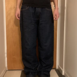 Baggy Evisu Jeans  - Ett av mina favorit plagg någonisn! Så fin passform och detaljerna ät skit snygga. Pris kan diskuteras! 🫶