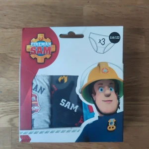 Nya fireman Sam kalsonger 116/122 6-7år - Nya kalsonger i storlek 116/122 6-7år   100% bomull   * Hela.  * Rena.  * Oanvända.   * Gratis frakt vid köp över  1000kr