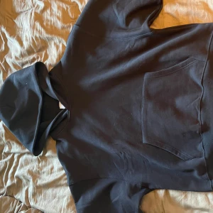 Svart Hoodie - Snygg oversized Svart Hoodie i 400gsm.  Passar M/L