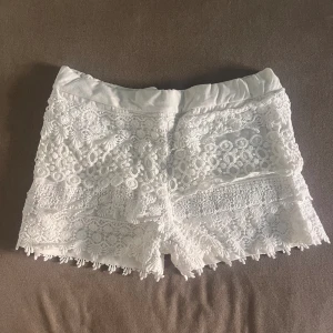 Shorts - Sjukt snygga shorts med spets/broderier! Perfekta till sommaren❤️‍🔥