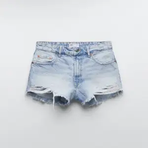 ja söker ett par zara shorts som it säljs längre. helst i den minsta storleken. pris kan diskuteras! om du vet nån som säljer eller om du säljer själv så e det bara att kontakta!💕