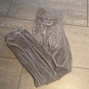 Low waist - Gråa low waist mjukis 