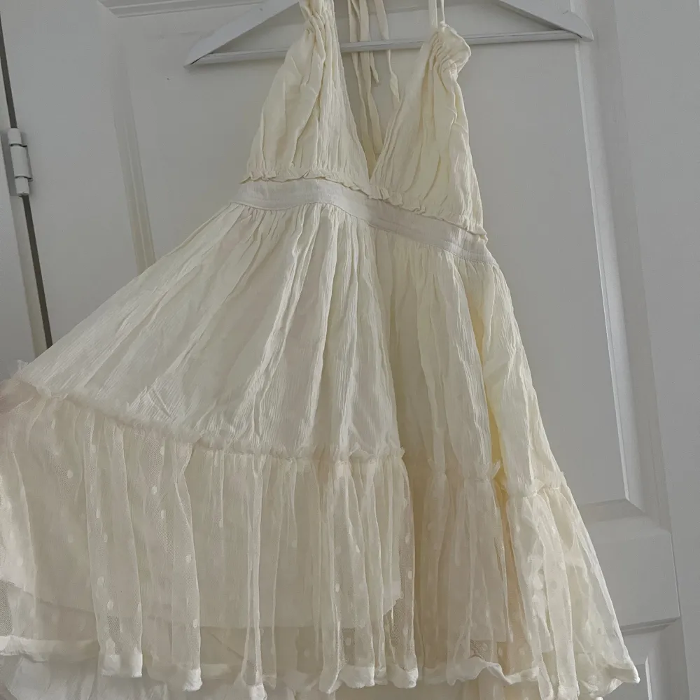 Snygg klänning, säljer då den var för liten för mig💕☺️ Aldrig använd☺️ Nypris:299. Klänningar.