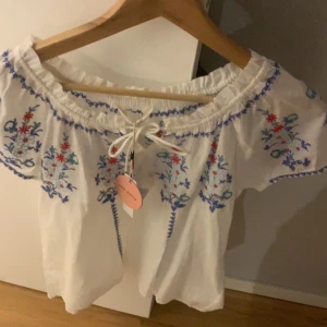 Odd Molly Blus  - Jätte söt odd Molly blus som aldrig är använd i storlek S pris lappen fortfarande på inga hål eller fläckar original pris 1500❤️