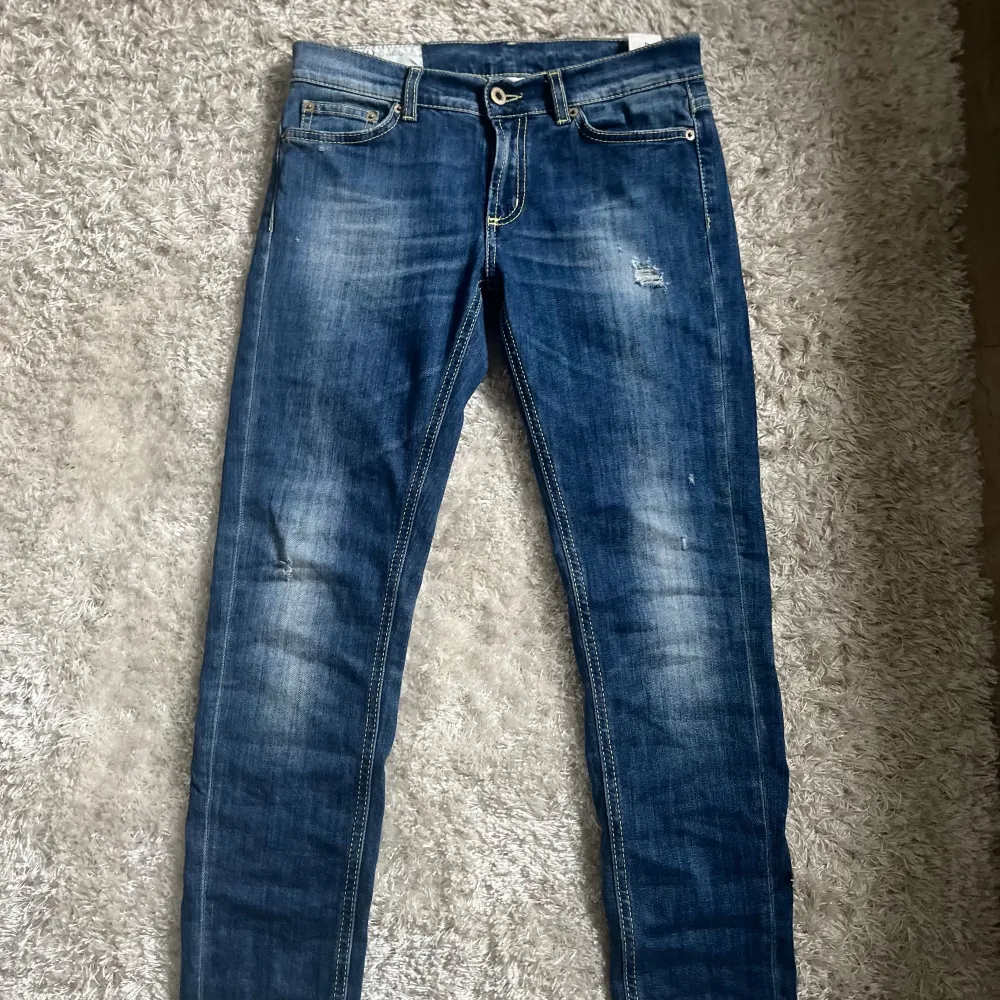 Säljer ett par feta dondup jeans av en äldre modell av modellen George. 9/10 skick inga defekter så långt jag kan se. Pris kan diskuteras vid snabb affär. Dm för funderingar. Jeans & Byxor.