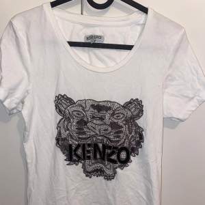 Superfin kenzo t-shirt använd några gånger💕