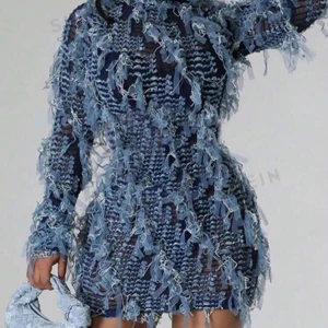 Snygg Klänning ( Helt Ny ! )  - Säljer en snygg klänning.  - Storlek: M - Helt Ny !  Pris endast 350:- Skynda att fynda….