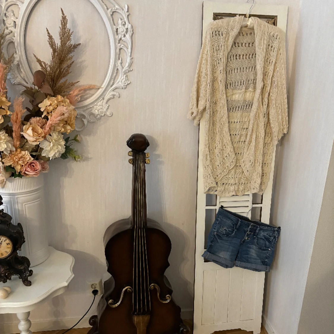 Virkad lång kofta och jeans shorts supersnyggt 