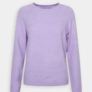 Lila stickad tröja från Vero Moda, helt ny 😝 ser annorlunda ut på bild jämfört med på hemsidan men det är belysningen!! Perfekta färgen nu till våren 🙌🙏