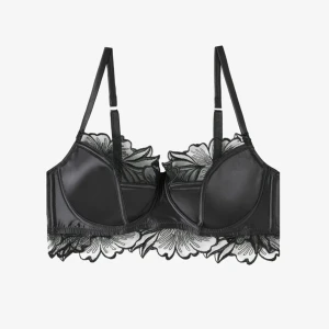 Intimissimi Bh - Säljer min intimissimi bh i 75B 🫶🏼 prislapp borta men aldrig använd 💘