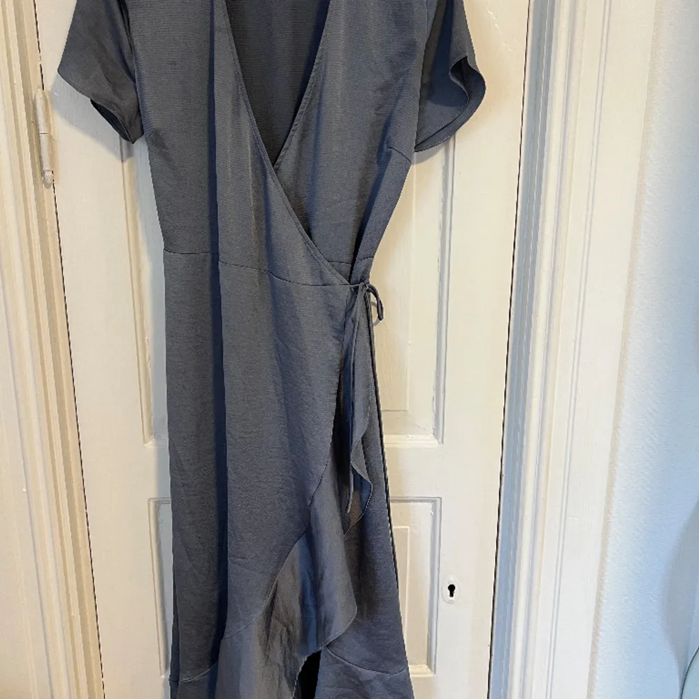 Fin klänning från Neo Noir. Sparsamt använd och i mycket fint skick. Nypris ca 900 kr . Klänningar.