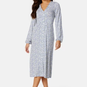 Sommarklänning - Oanvänd. Från bubbleroom. Nypris 659kr.