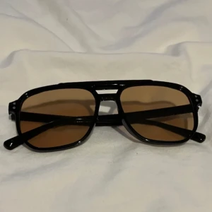 Solglasögon  - Säljer nu mina snygga solglasögon, perfekta till sommarn och är så gott som nya