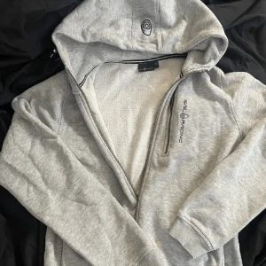 Sail Racing Zip Tröja - Jätte snygg sail racing tröja i storlek 170, endast använd ett fåtal gånger och är i nyskick.💘