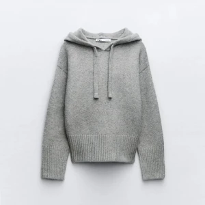 Stickad zara hoddie - Använd 1 gång sp nyskick, passar på mej som har xs❣️Använd gärna köp nu funktionen, pris kan diskuteras vid snabb affär💋 