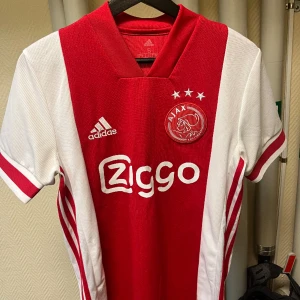 Ajax hemmaställ 2020/2021 - Skick 10 av 10, använd 1 gång, Storlek S 
