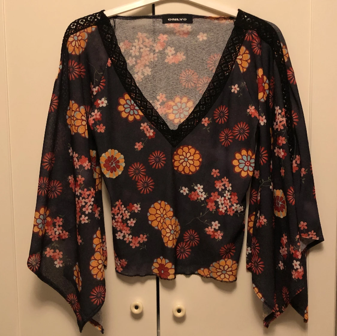 Mörkblå blom topp - 91