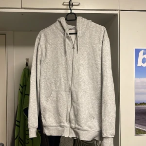 Zip hoodie weekday - Xs, sitter som s