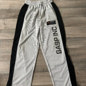 Gasp byxor  - Storlek S väldigt bra skick. Använda fåtal gånger. Nypris är 999kr.