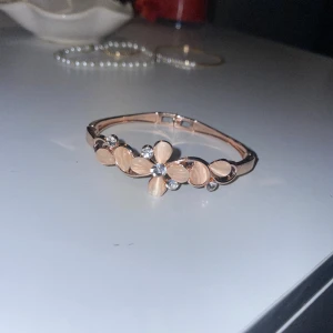 Armband  - Armband i Rose 