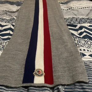 Moncler  - Använder aldrig 