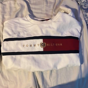 Tommy hilfiger tröja - 10/10 skick st 152 men passar 160