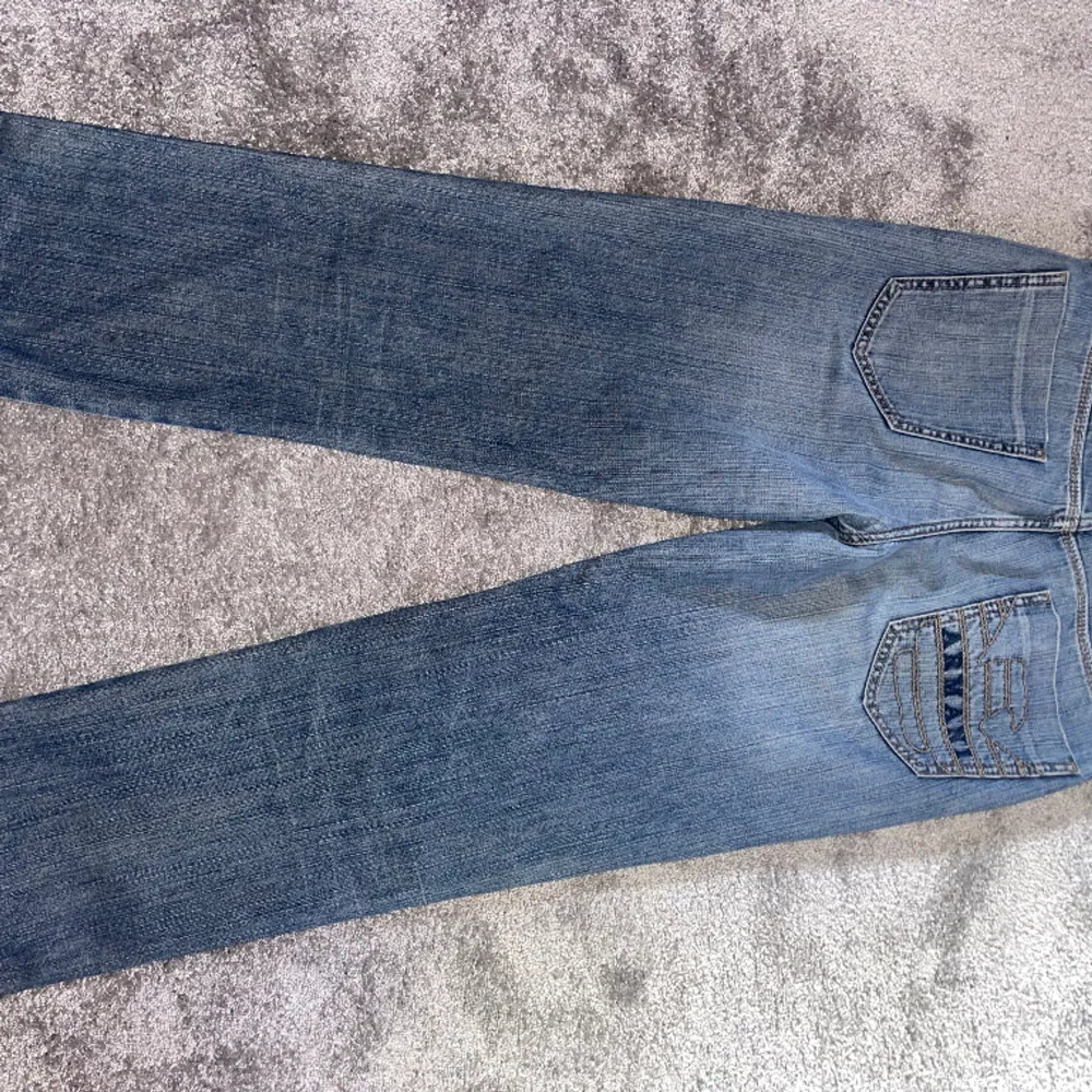 Super fina lågmidjade jeans som passar dig som är 160-167cm strl 36-38. 💕 . Jeans & Byxor.